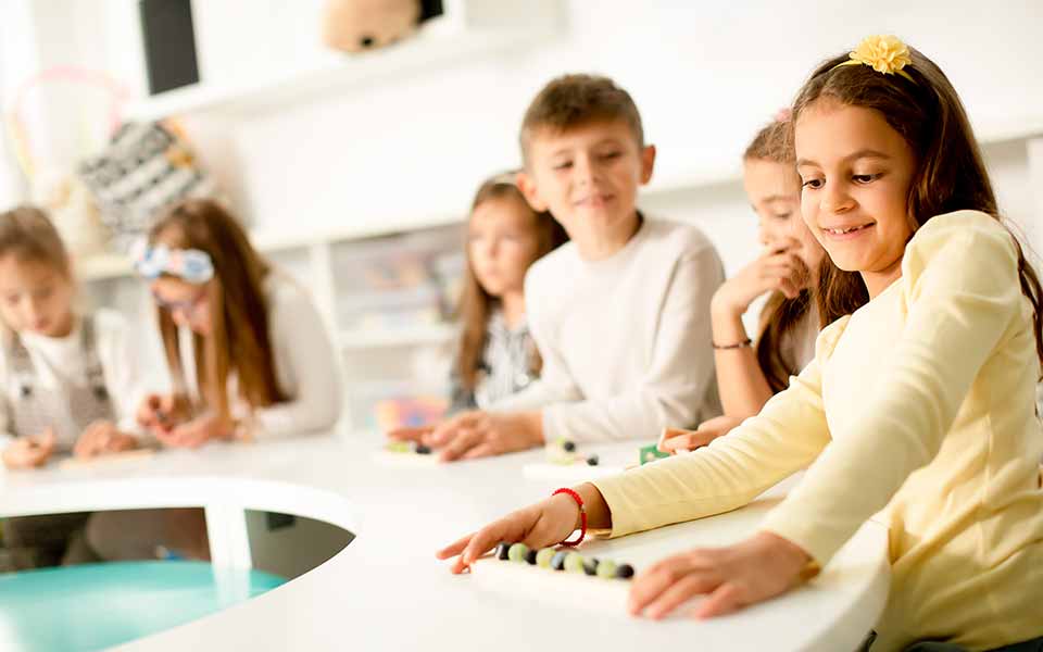 Photo d'illustration présentant des enfant à l'école