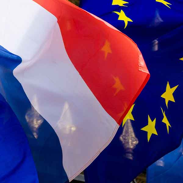 Image présentant des drapeaux français et européen