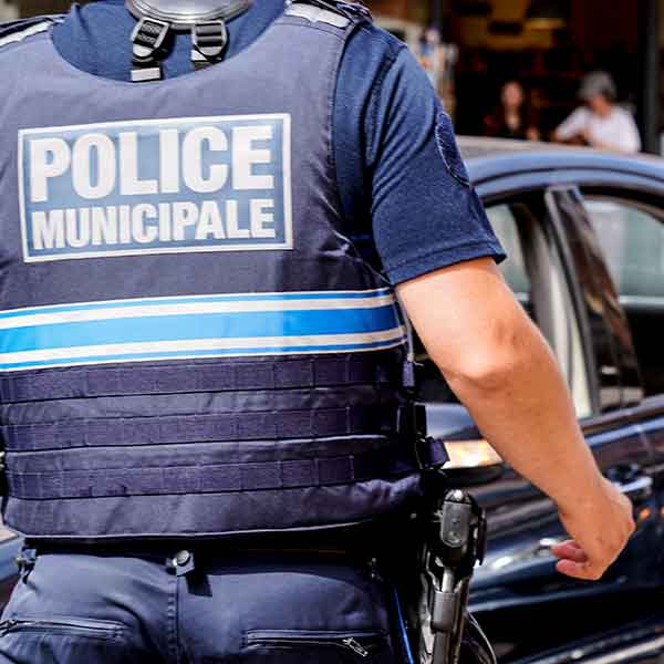 Image présentant un policier municipal