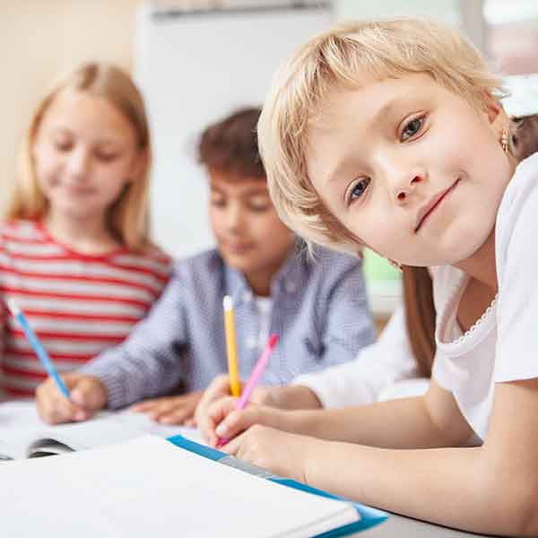 Image présentant des enfants dans une classe